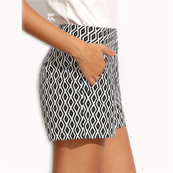 casual mid waist shorts70