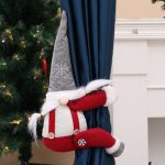 forest old man side hugging curtain buckle1