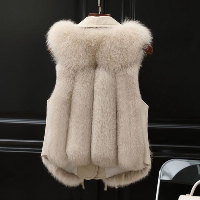 Elegant Women’s Sleeveless Fur Jacket for Winter