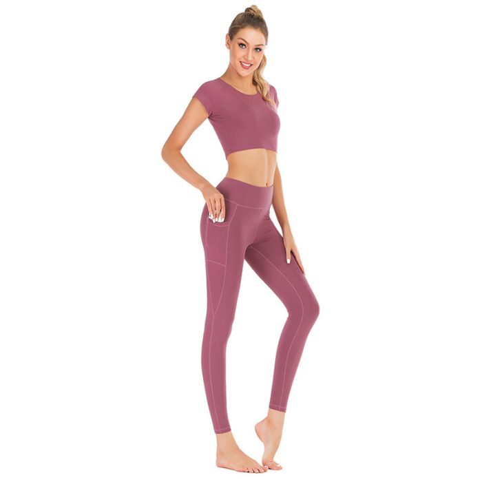 Yoga suit with pockets
