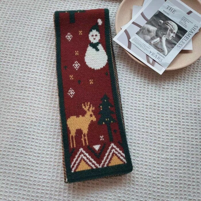 Women’s knitted scarf